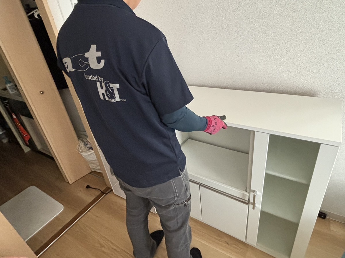 「ベッドや大型家具などの回収をいたしました」作業写真