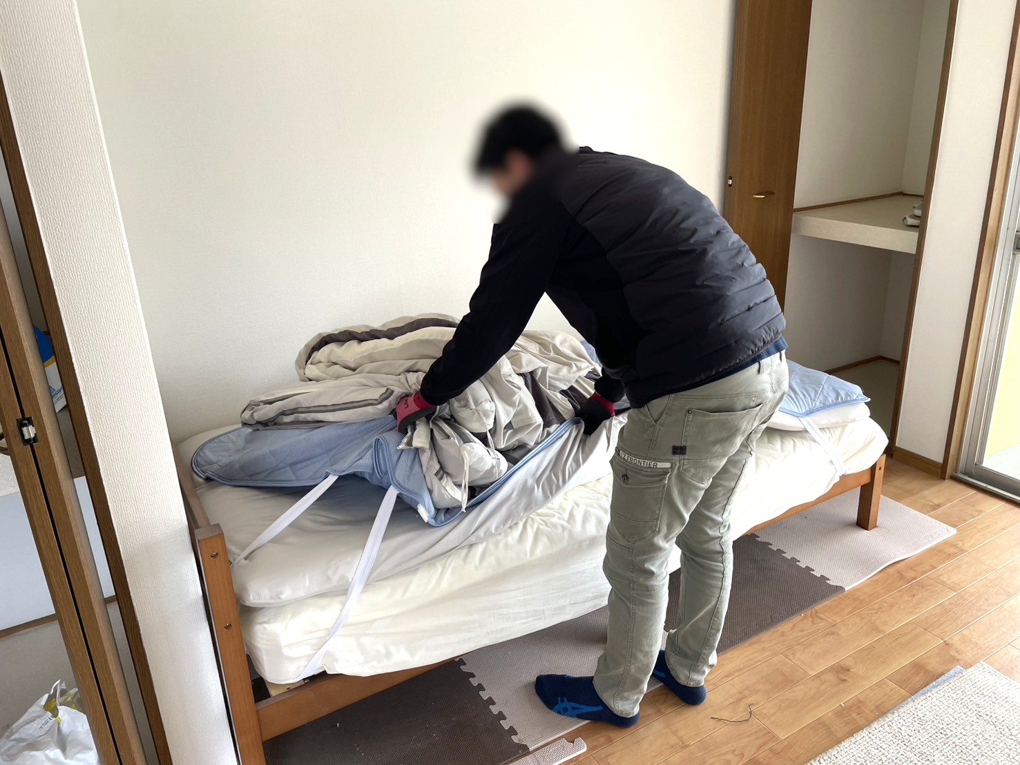 「1LDKのマンションのお部屋からベッドなどを回収しました」作業写真