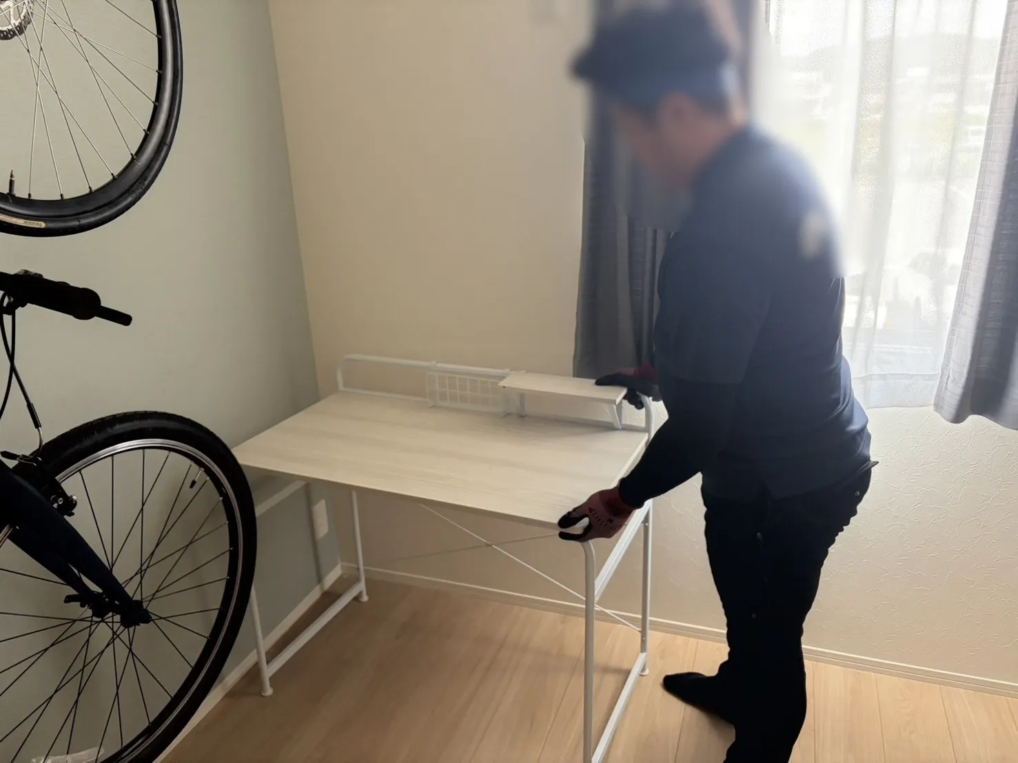 「お部屋の退去に伴い不要になったソファなどを回収しました」作業写真